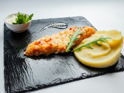 Семга запеченая с овощами и сыром
